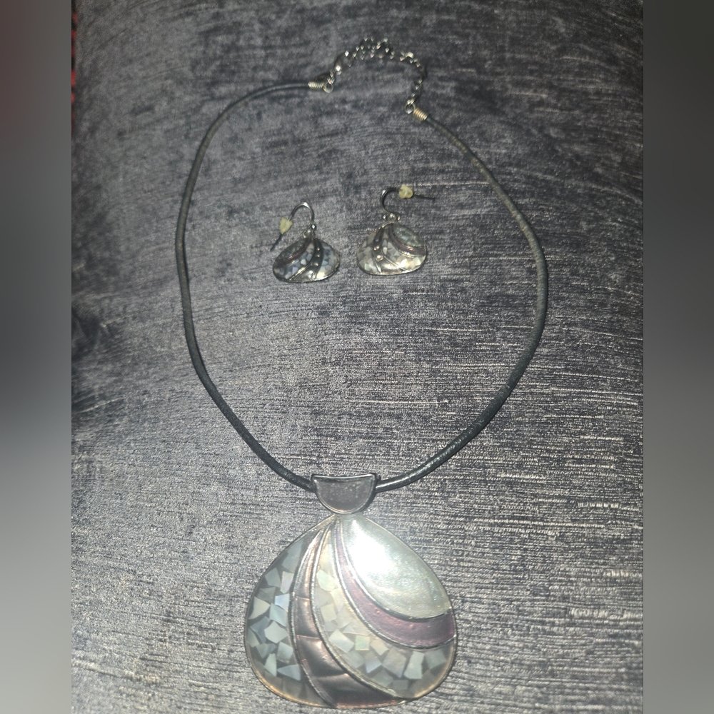 Lia Sophia Mother of Pearl Shell Shaped Gunmetal Pendant Necklace  9" & Earrings